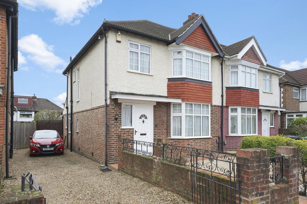 Allan Way, Acton, W3 3 bed semidetached house £750,000