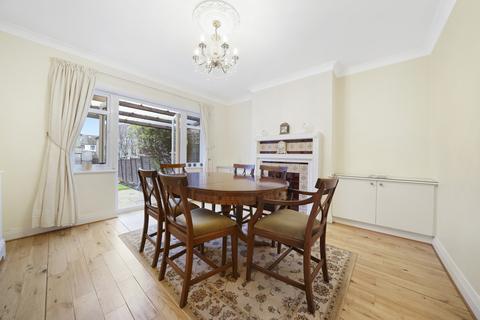 19 Allan Way, London, W3 0PW