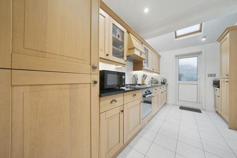19 Allan Way, London, W3 0PW