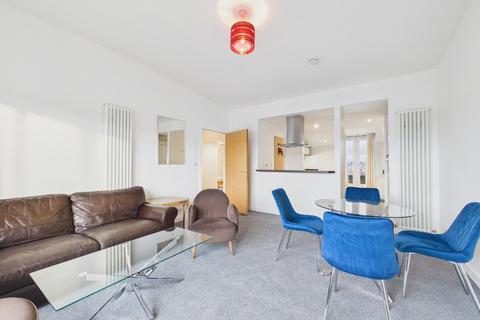 3 bedroom flat to rent, East Pilton Farm Crescent, Pilton, Edinburgh, EH5