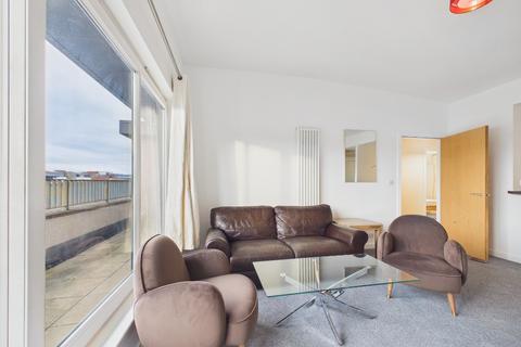 3 bedroom flat to rent, East Pilton Farm Crescent, Pilton, Edinburgh, EH5