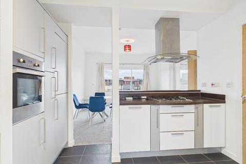 3 bedroom flat to rent, East Pilton Farm Crescent, Pilton, Edinburgh, EH5