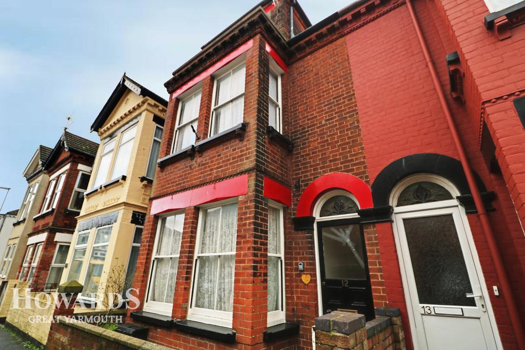 Albany Road, Great Yarmouth 5 bed terraced house £140,000