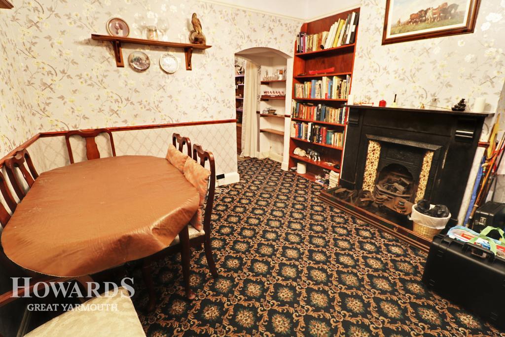 Albany Road, Great Yarmouth 5 bed terraced house £140,000
