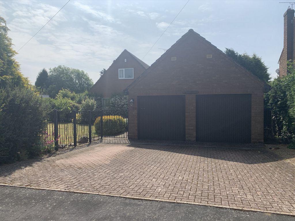 Woodside Road, Oadby, LE2 3 bed house £1,250 pcm (£288 pw)