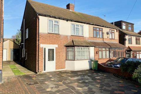 109 Squirrels Heath Road, Romford, RM3 0LR