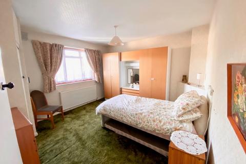109 Squirrels Heath Road, Romford, RM3 0LR