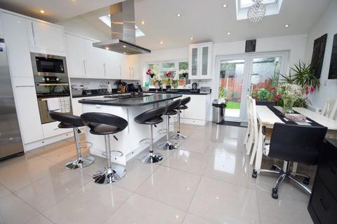 10 Rectory Close, Farnham Royal, Slough, SL2 3BG