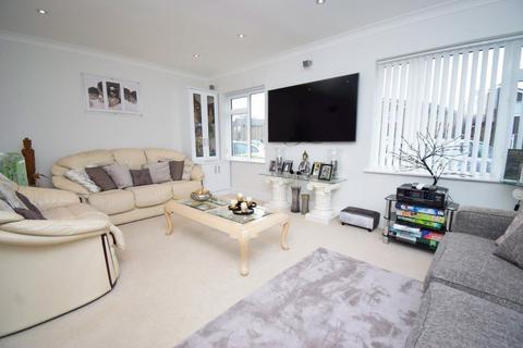 10 Rectory Close, Farnham Royal, Slough, SL2 3BG