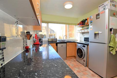 95 Unwin Road, Cheltenham, GL51 6TN