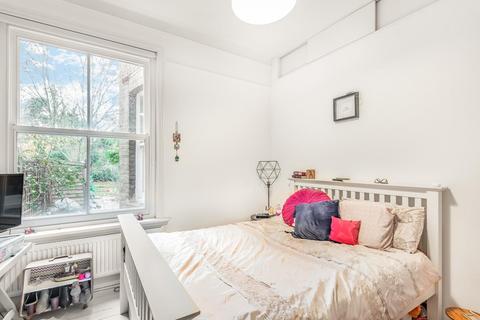 128 Amesbury Avenue, London, SW2 3AB