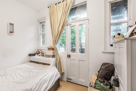 128 Amesbury Avenue, London, SW2 3AB