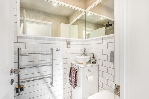 128 Amesbury Avenue, London, SW2 3AB