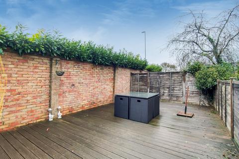 49 Swallowdale, South Croydon, CR2 8SG