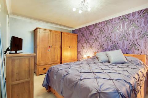 49 Swallowdale, South Croydon, CR2 8SG