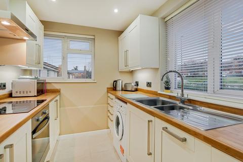 49 Swallowdale, South Croydon, CR2 8SG