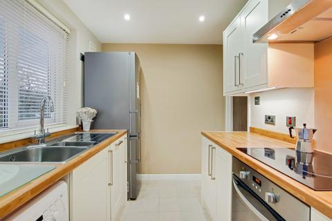 49 Swallowdale, South Croydon, CR2 8SG