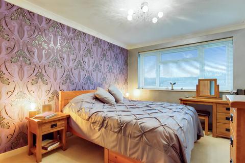 49 Swallowdale, South Croydon, CR2 8SG