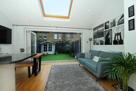 12 Chamberlain Road, London, W13 9EW