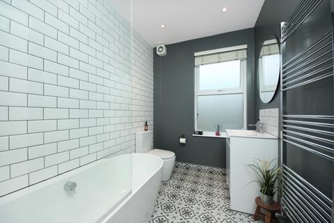 12 Chamberlain Road, London, W13 9EW
