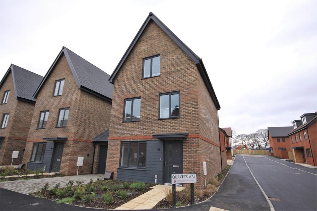 Glassfield Road, Whiteley 3 bed link detached house £96,250