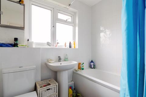64 Fossway, York, YO31 8SL