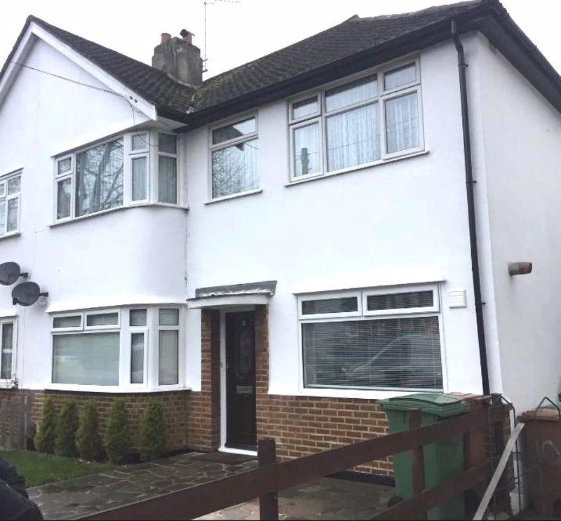 Bute Gardens West, Wallington 2 bed flat £335,000