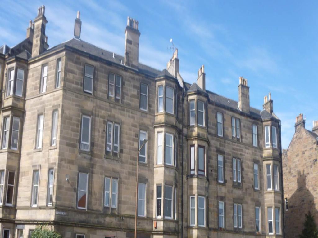 Bellevue Road, Edinburgh, 2 bed flat £895 pcm (£207 pw)