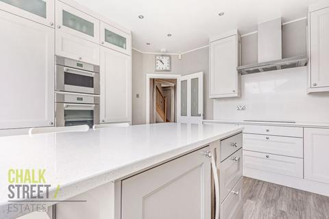 24 Spenser Crescent, Upminster, RM14 1AN
