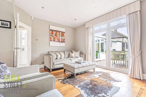 24 Spenser Crescent, Upminster, RM14 1AN