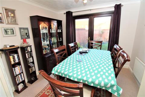 1 Brough Close, Northampton, NN5 6YD