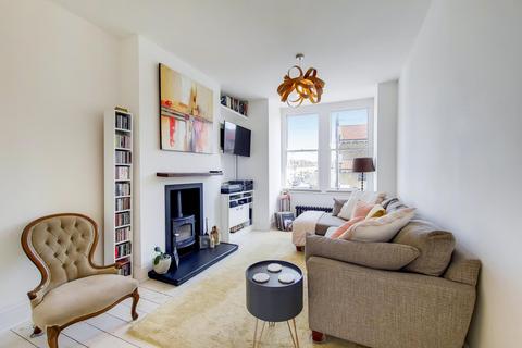 3 bedroom duplex to rent, Ellison Road, London