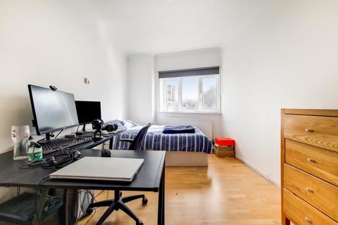 2 bedroom duplex to rent, Westbury Avenue, London