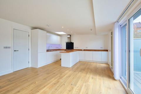 2 bedroom flat to rent - Chatham Road, London, SW11