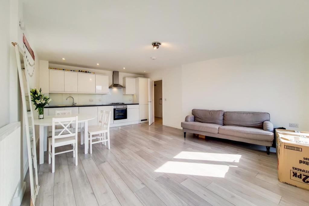 Nipper Alley, Kingston Upon Thames 2 bed property £1,750 pcm (£404 pw)