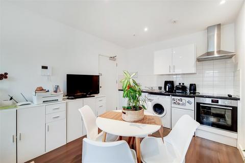 1 bedroom flat to rent - Heath Road, Twickenham