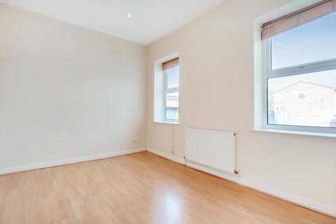 1 bedroom property to rent, High Street, Sutton