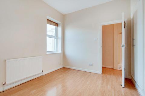 1 bedroom property to rent, High Street, Sutton