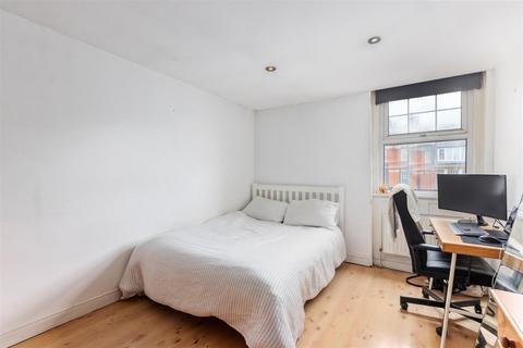 2 bedroom property to rent, Gleneldon Road, London