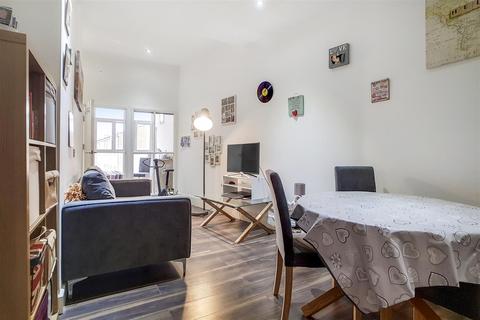 1 bedroom property to rent - North End Road, London