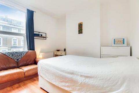 2 bedroom property to rent, Castelnau, London