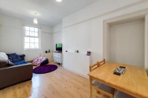 2 bedroom property to rent - Gleneldon Road, London