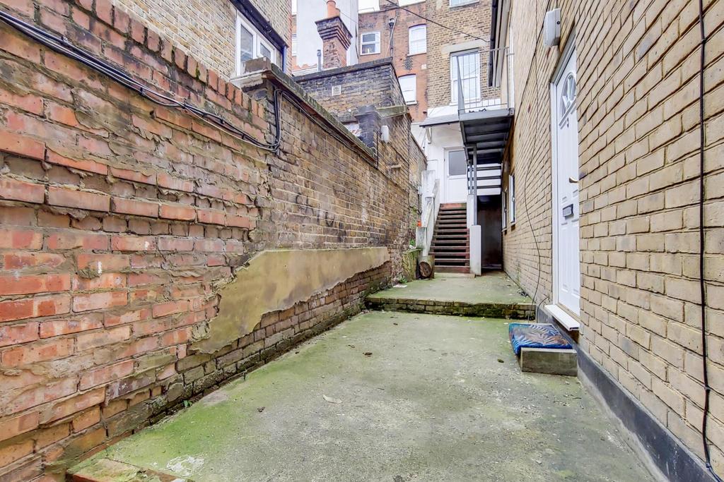 1 Alleyway-0.jpg
