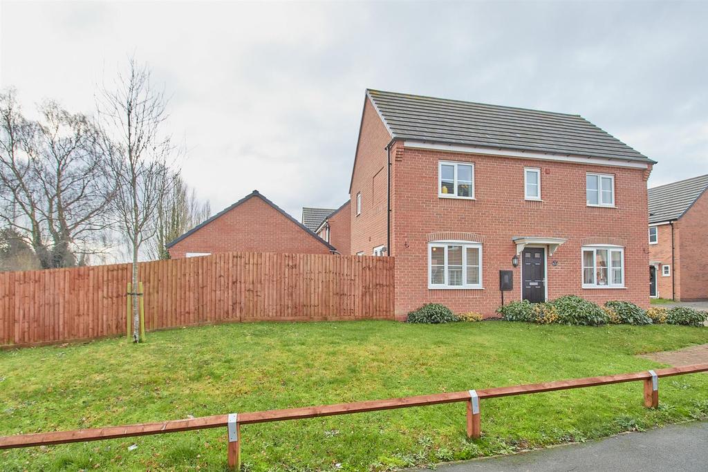 Navy Close, Burbage 3 bed detached house £250,000