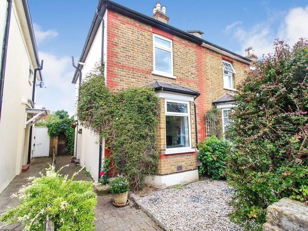Nightingale Road, West Molesey 3 bed house £1,795 pcm (£414 pw)