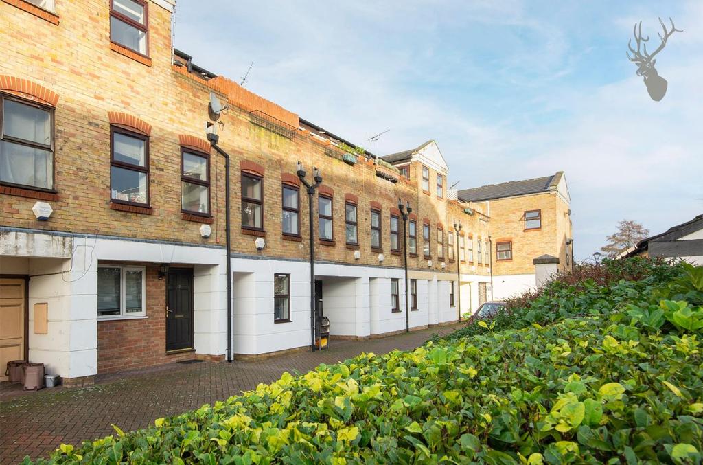 Malmesbury Road, London 2 bed house for sale £475,000