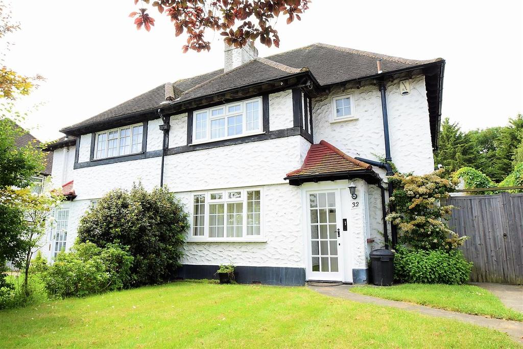 Fairway, Petts Wood 3 bed semidetached house £1,850 pcm (£427 pw)