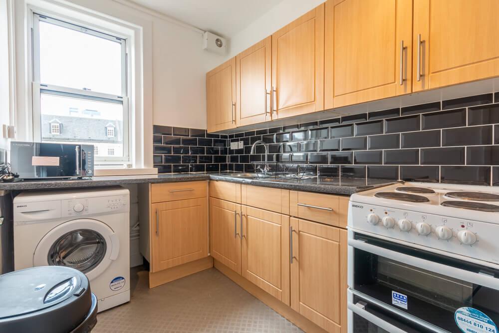 Simon Square Edinburgh EH8 9HP United Kingdom 2 bed property - £895 pcm ...