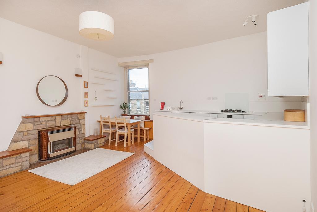 Meadowbank Crescent Meadowbank EH8 7AL EH8 7AL 2 bed flat £895 pcm (£