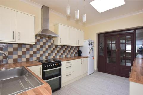 5 Cambrian Grove, Gravesend, DA11 0PU